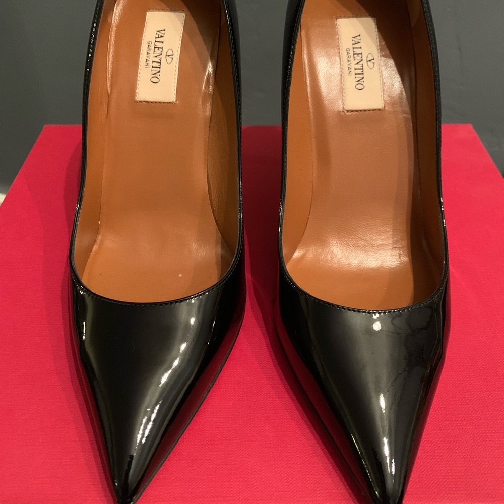 Valentino black pumps